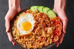 Kenapa Nasi Goreng Selalu Jadi Favorit Banyak Orang Menguak Misteri Kelezatan Abadi